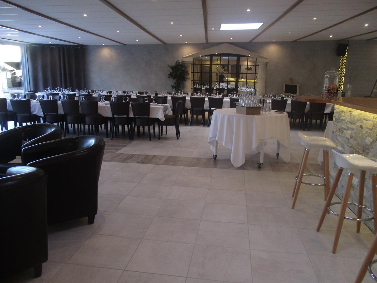 Logis Hotel Oasis Villaines-la-Juhel Exterior photo